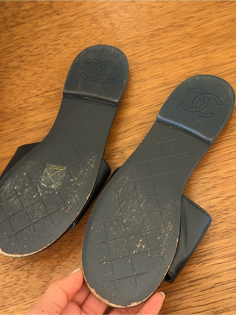 CHANEL dark Navy blue Quilted Leather Slide Sandals with Gold CC Emblem - Picture 3 of 6